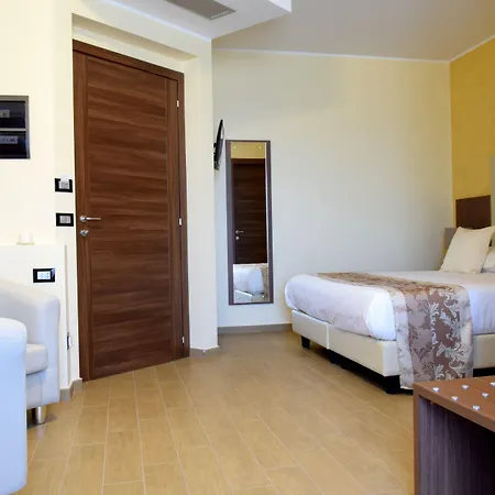 Eden Aparthotel 3*
